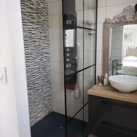 Charmante Avec Piscine Montpezat (Gard)