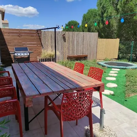Charmante Avec Piscine Dom wakacyjny